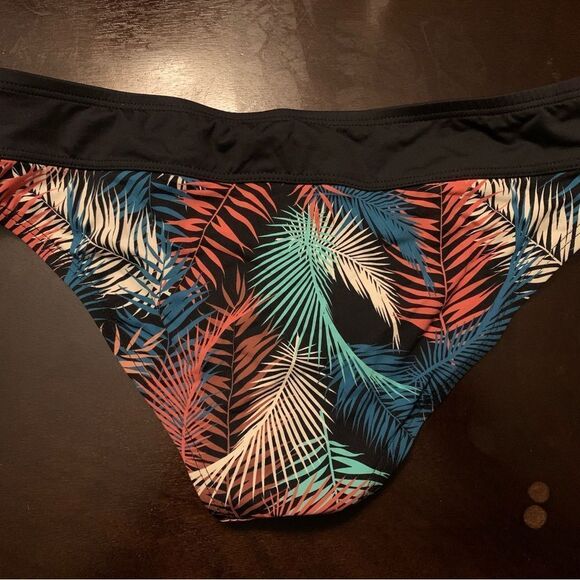Catalina Bikini Bottoms Black Kauai/Black Women's Swimwear Carve Designs SM $48 - Picture 3 of 6